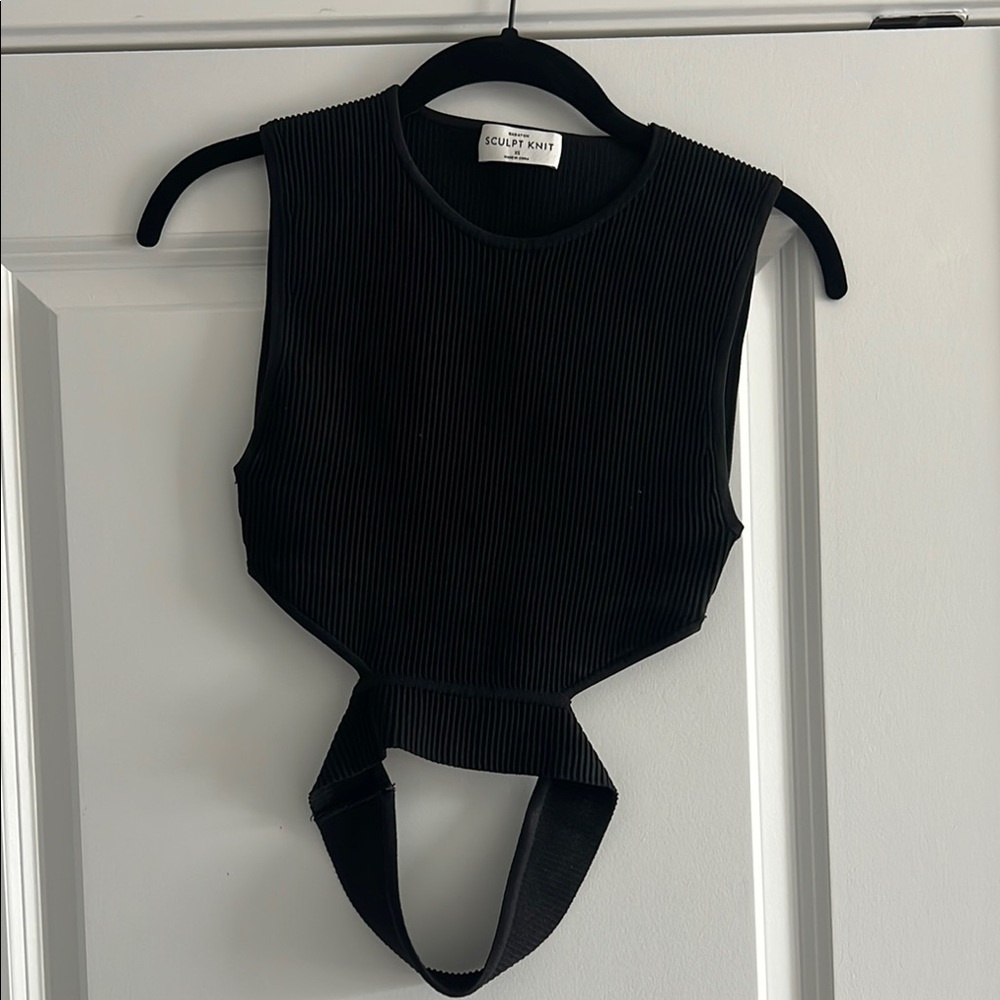 Babaton Black Ribbed Sculpt Knit Crop Top